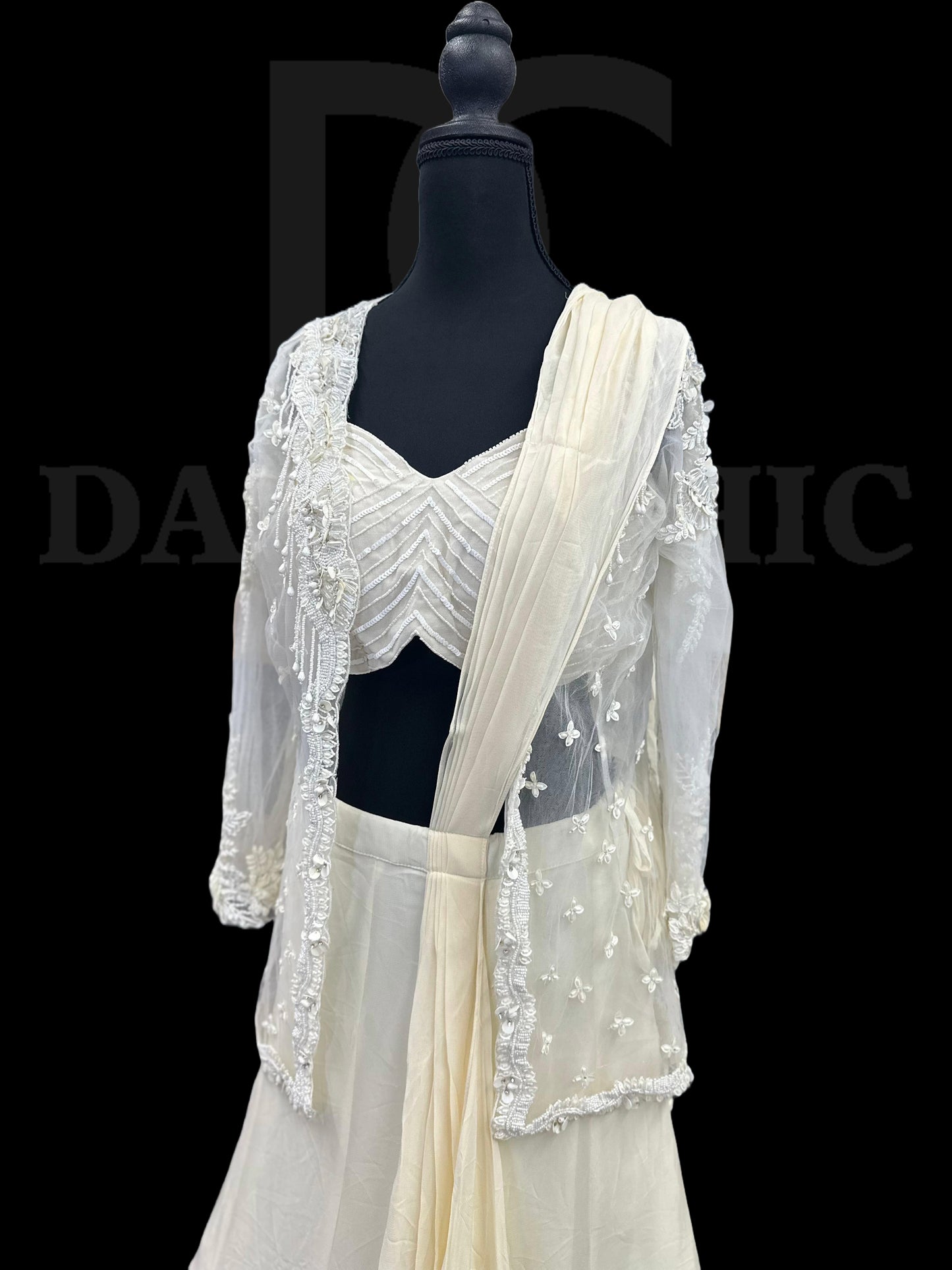 Off-White Lenga Style Dress With A Jacket
